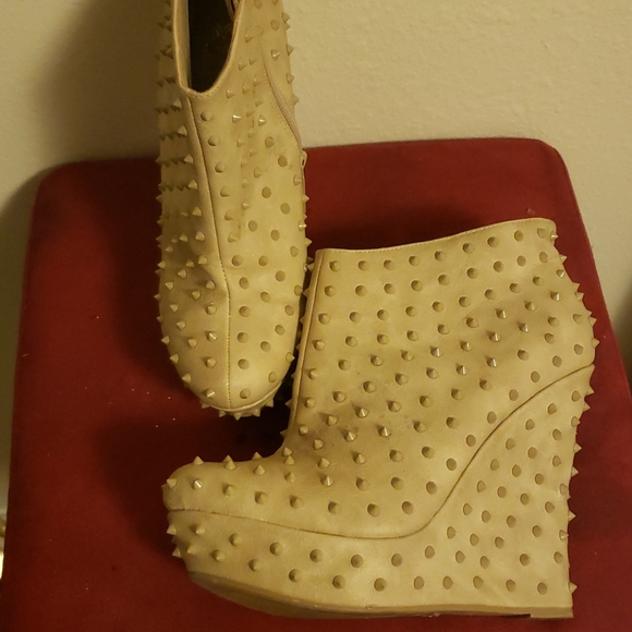 Shoes - Picture 3 of 6